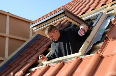 Pose de fenêtres de toit Velux à Semousies